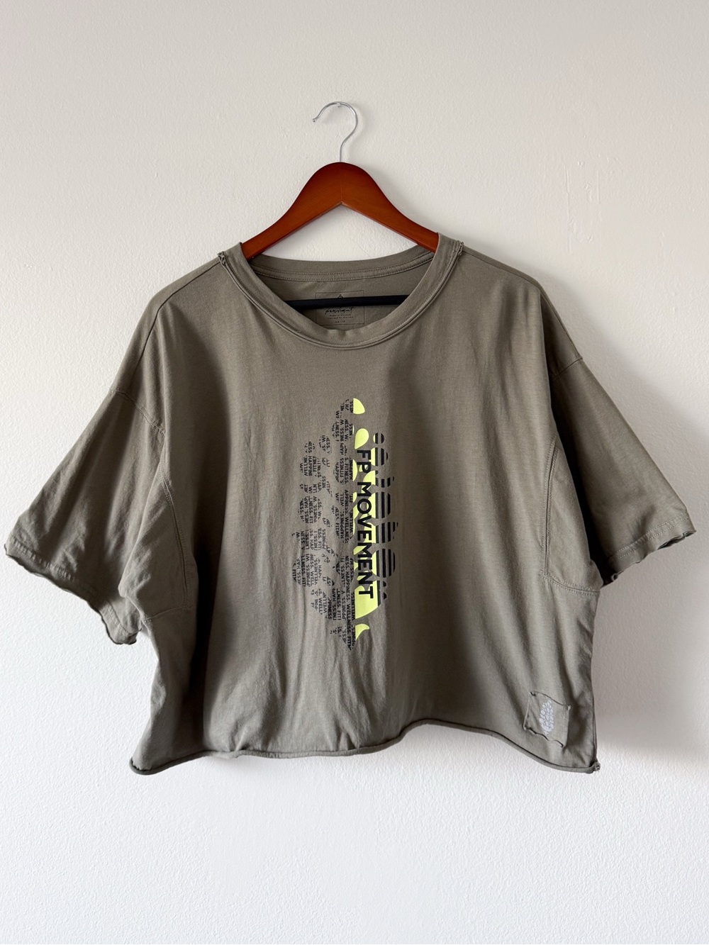 Free People Movement Inspire Buti Logo Tee in Sage Green Size XS Preloved - Picture 3 of 7